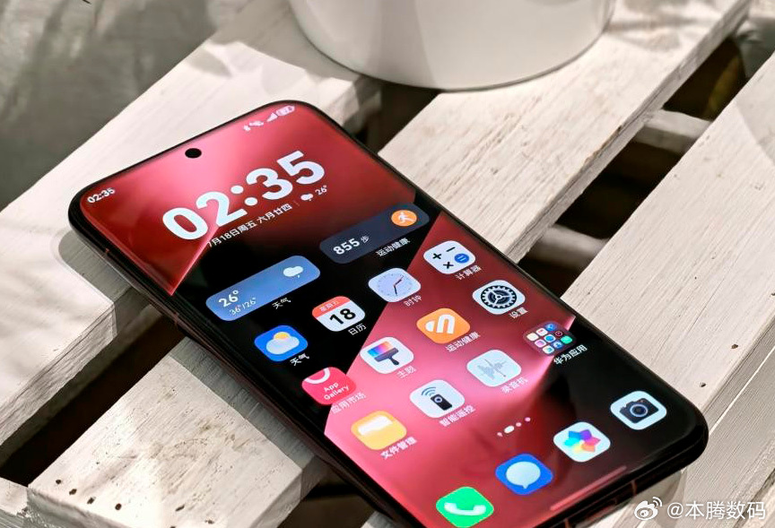 核心性能上，处理器是自研的麒麟9020，这是目前华为最强芯片，虽然跑分看起来不高