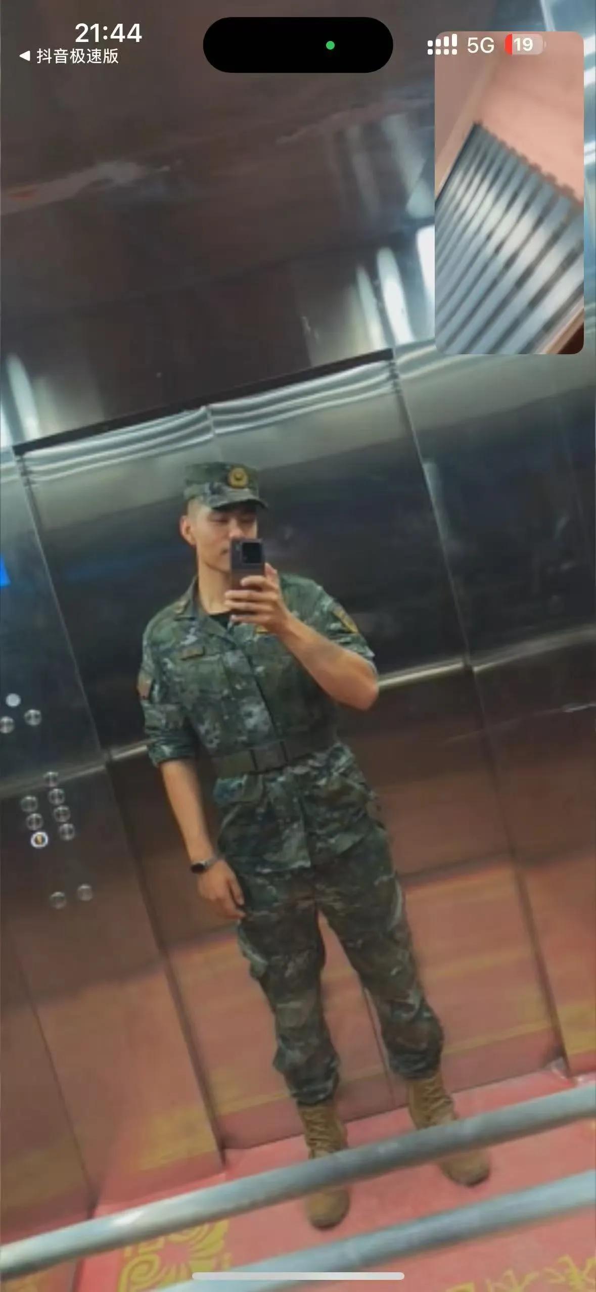 尘埃落定，大儿子成功晋升三期士官
 今天中午，大儿子打电话了，他今年成功晋升三期