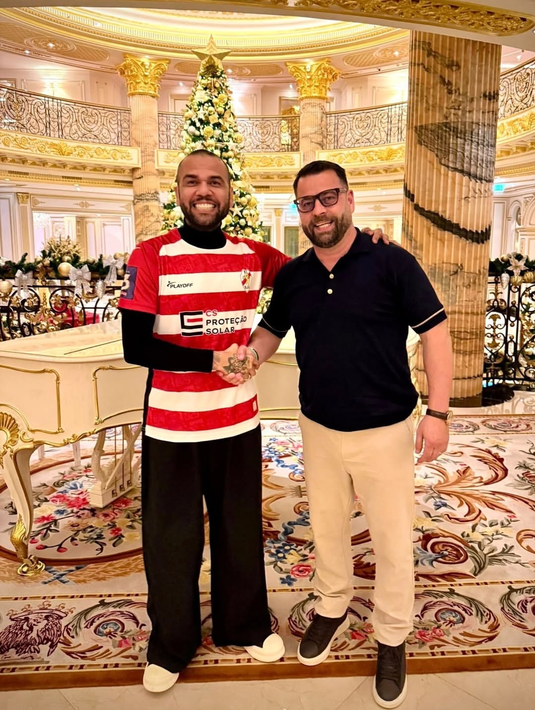 阿尔维斯正式成为葡萄牙第三级别联赛球队圣若昂·德维尔共同所有者。🇧🇷🇵🇹