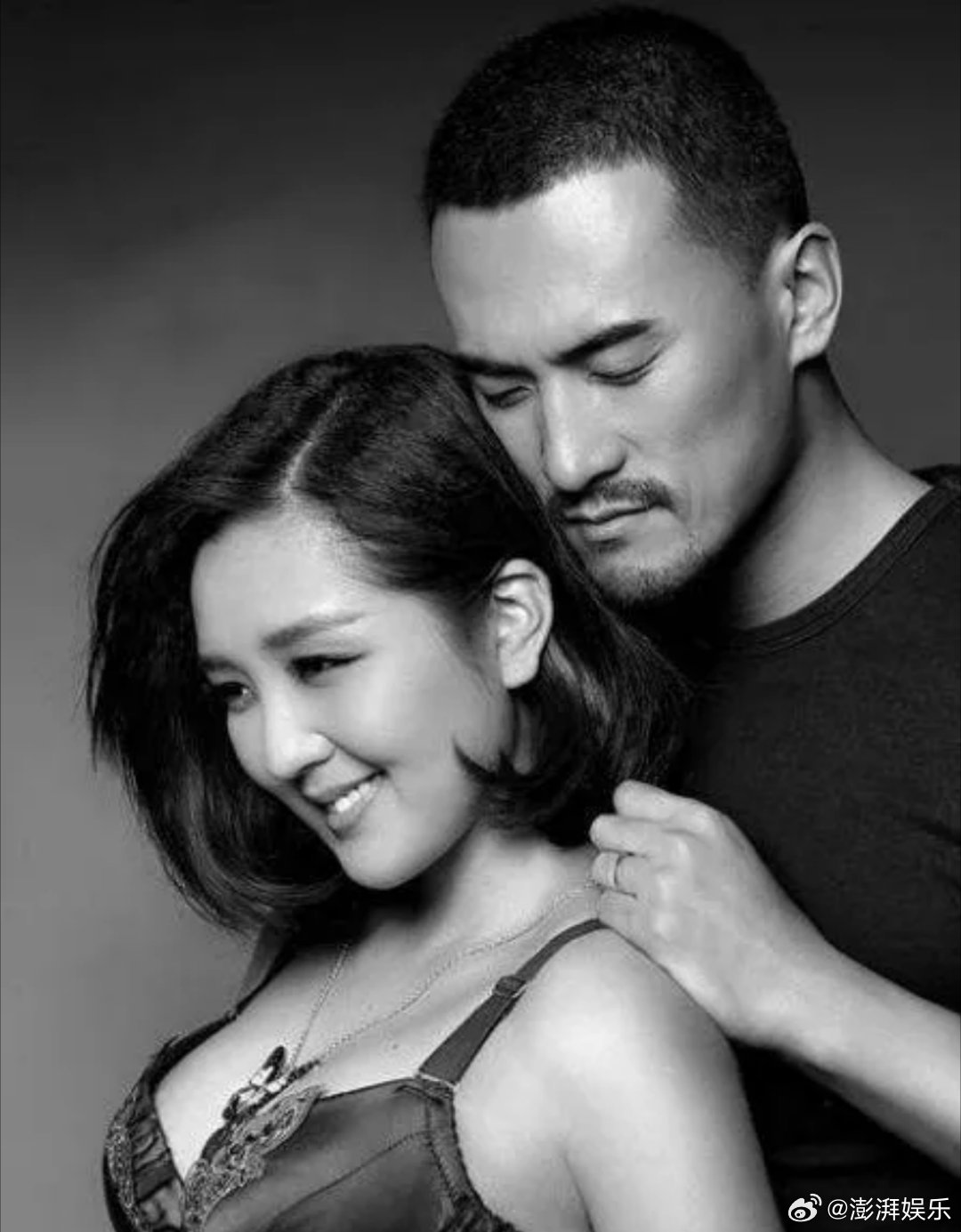 何洁前夫自曝签了离婚保密协议 赫子铭直播透露离婚签保密协议，闭口不谈细节，可旧怨