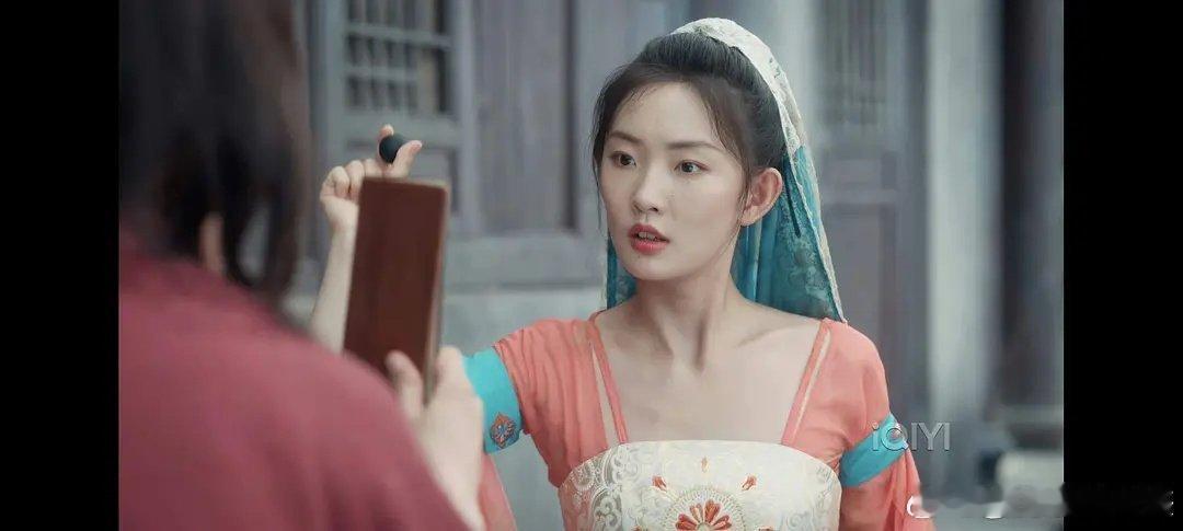 反正我是没有欲望看的，无论男女，肩膀窄的 ​​​