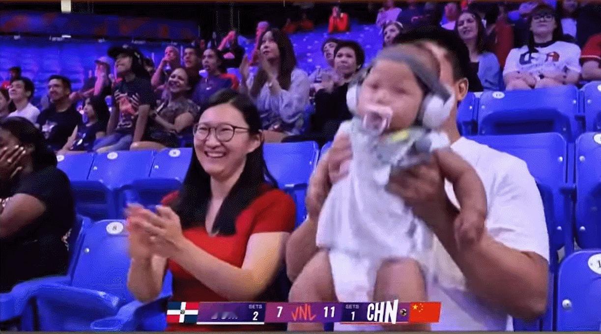 中国女排vs多米尼加女排小董上来后很敢下手，得5分了已经 ​​​