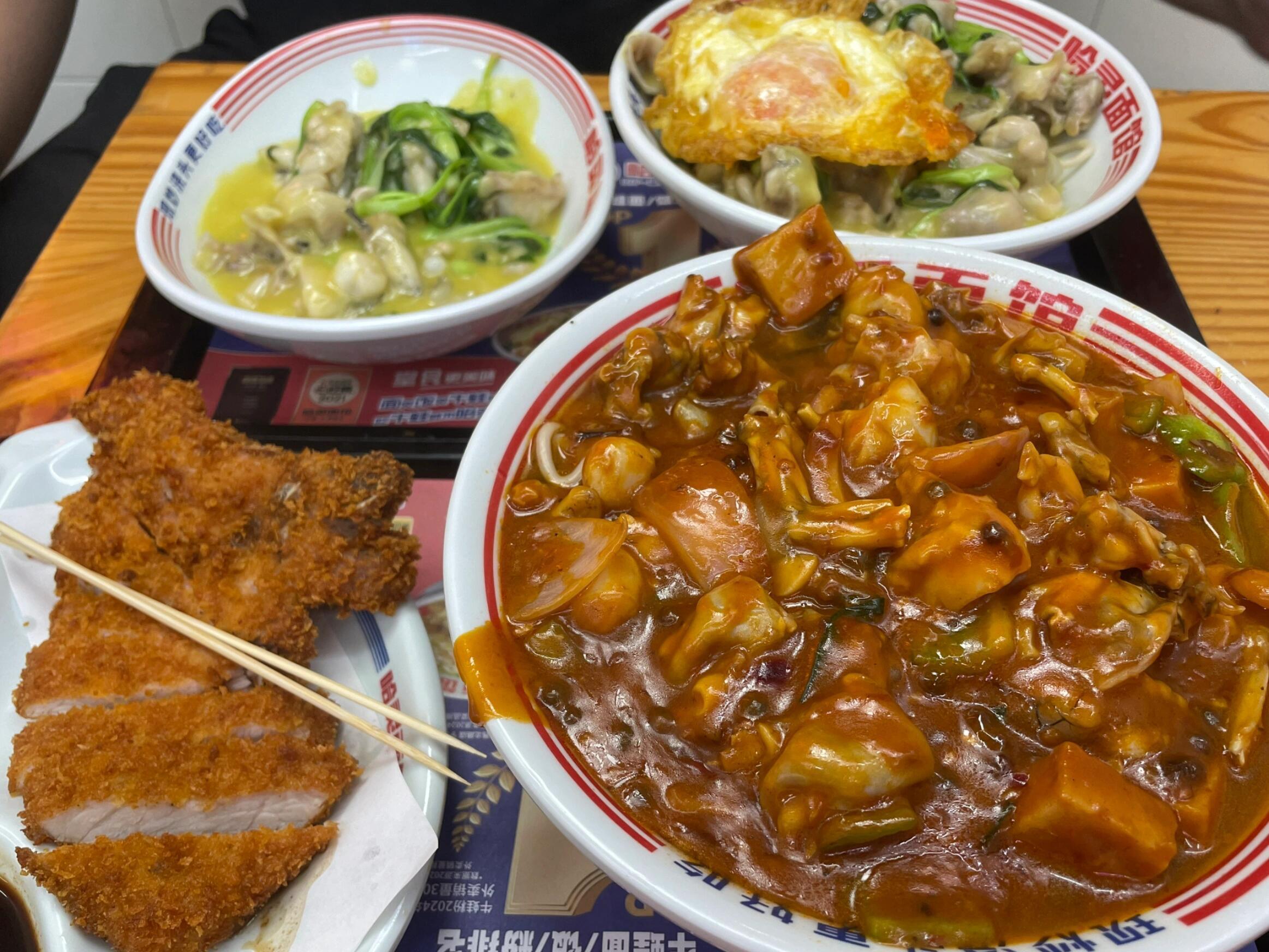 这碗上海牛蛙面被食客追着打卡吃了就会连吃好几天的的牛蛙面来了这一碗 谁看不迷糊黏