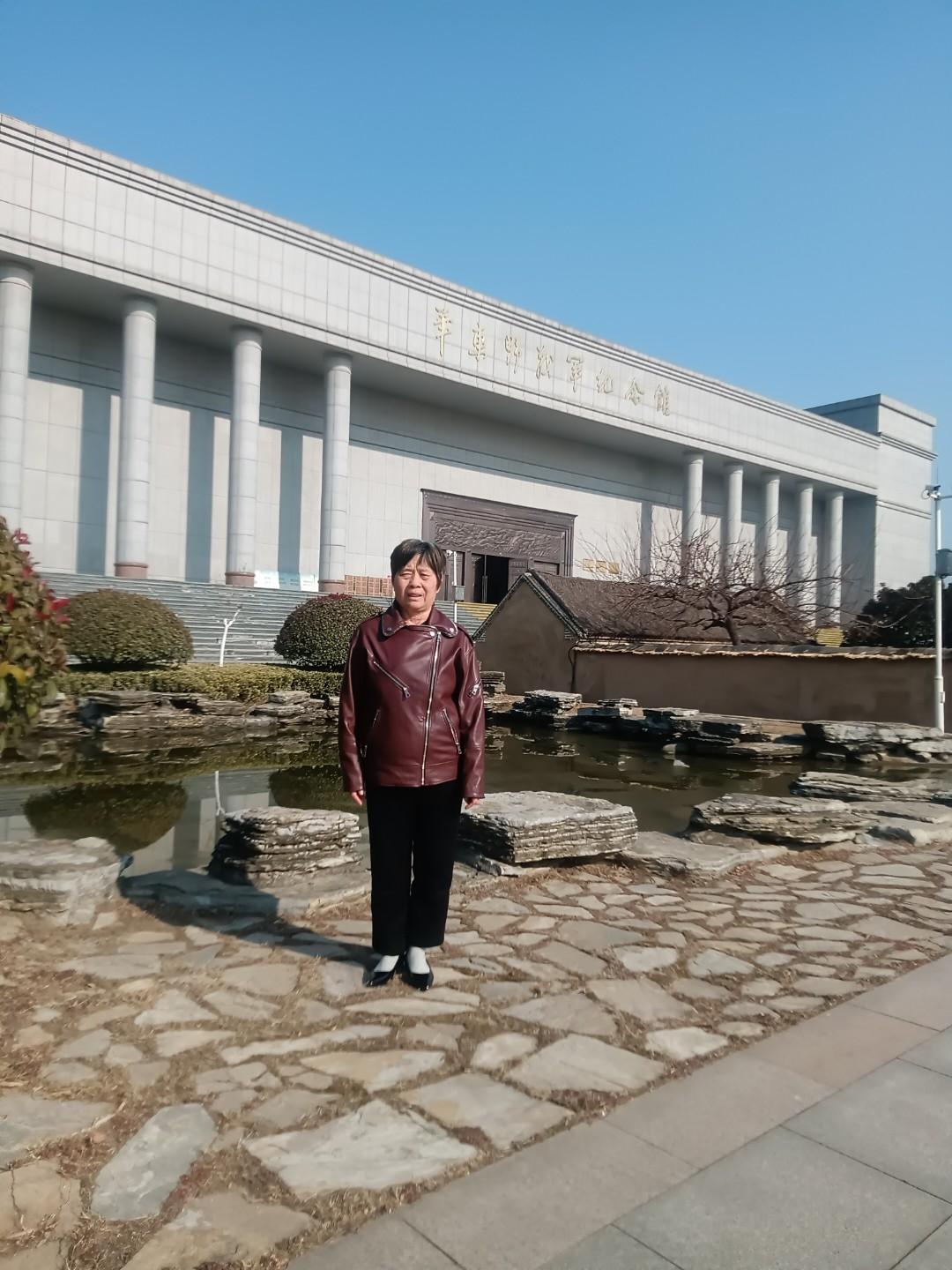 时来运转
藏头诗
文/李兴伟
时光荏苒春景妍，
来到人间若轻烟。
运气焉能随己愿