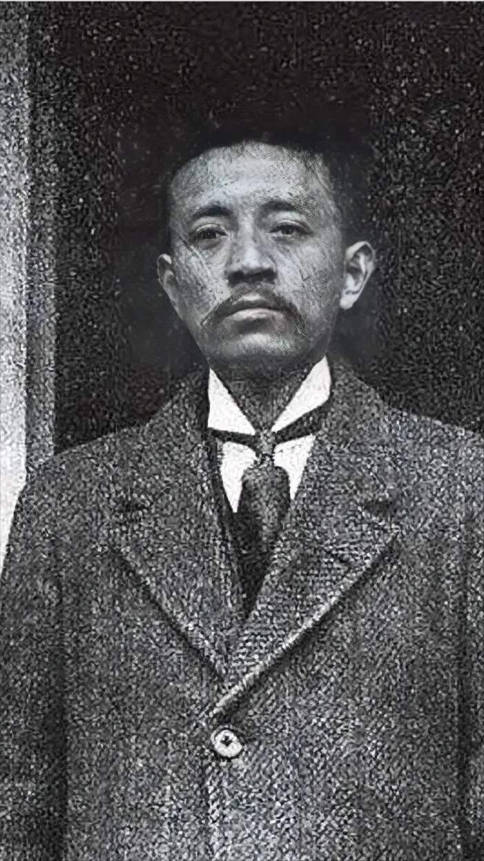 宋教仁之死，不只是一个志士的陨落，更是一个民族在觉醒门槛前被暴力拽回的缩影。他不