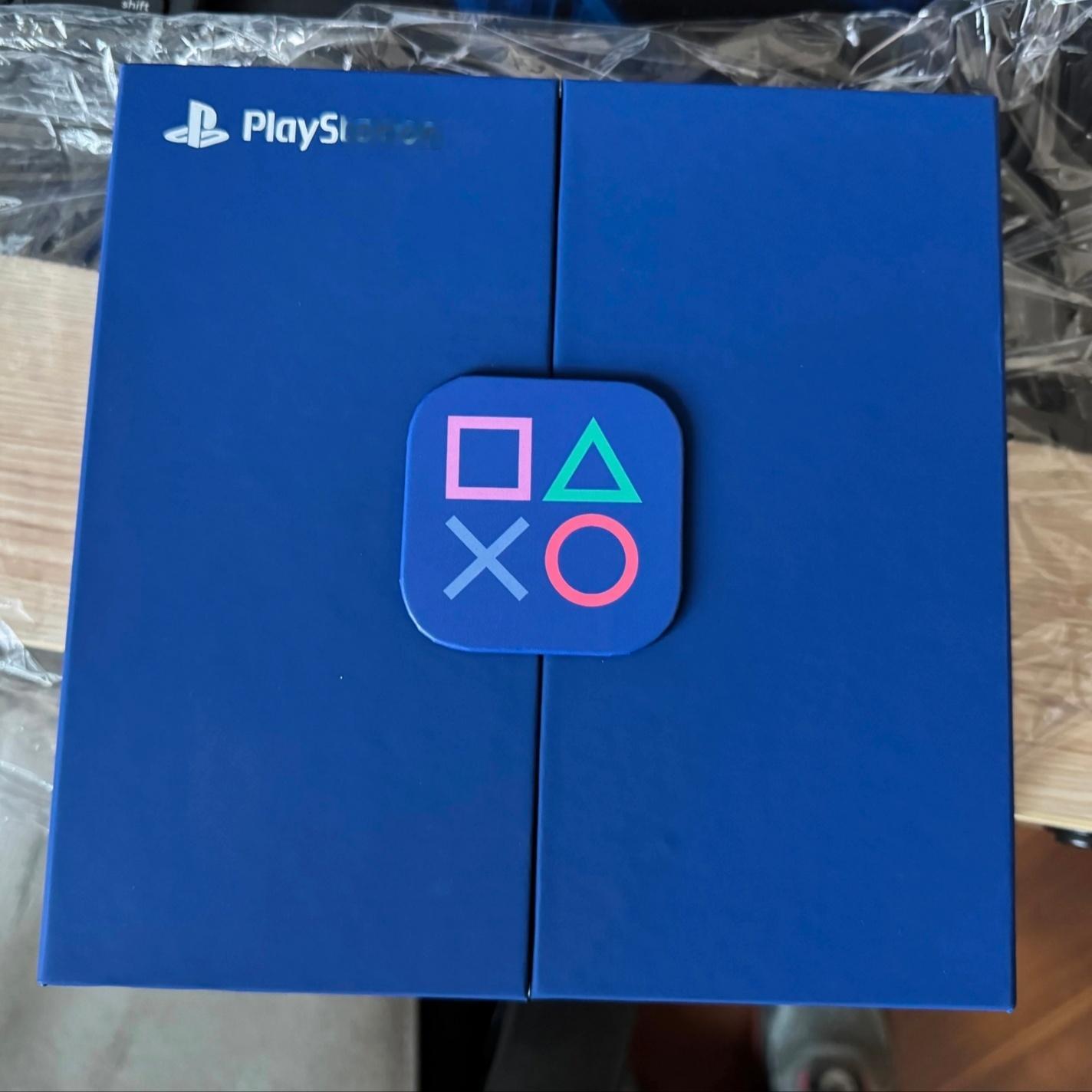 已经有用户上手索尼PlayStation十周年联名的小米手环9 Pro 了，真快