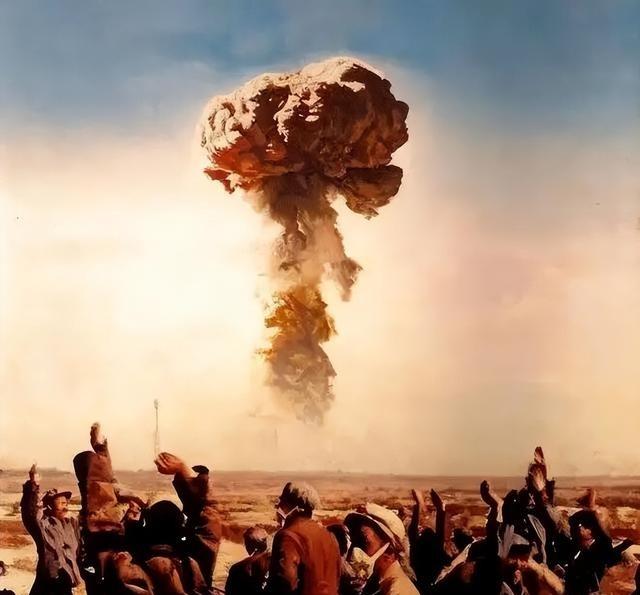 1964年，罗布泊。中国第一颗原子弹爆炸前夕，为了防止敌人窃取情报。指挥部派出战