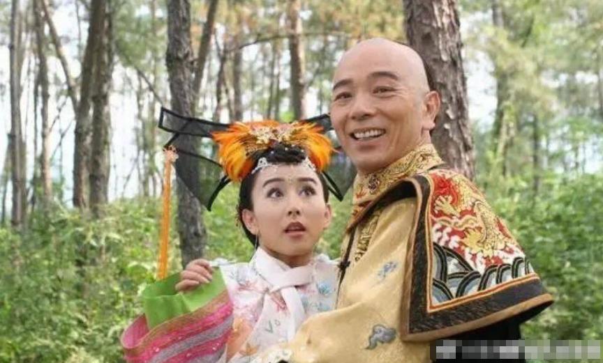 1834年，52岁的道光皇帝陪着全贵妃一起用晚膳。他看着一旁侍候的18岁宫女，容