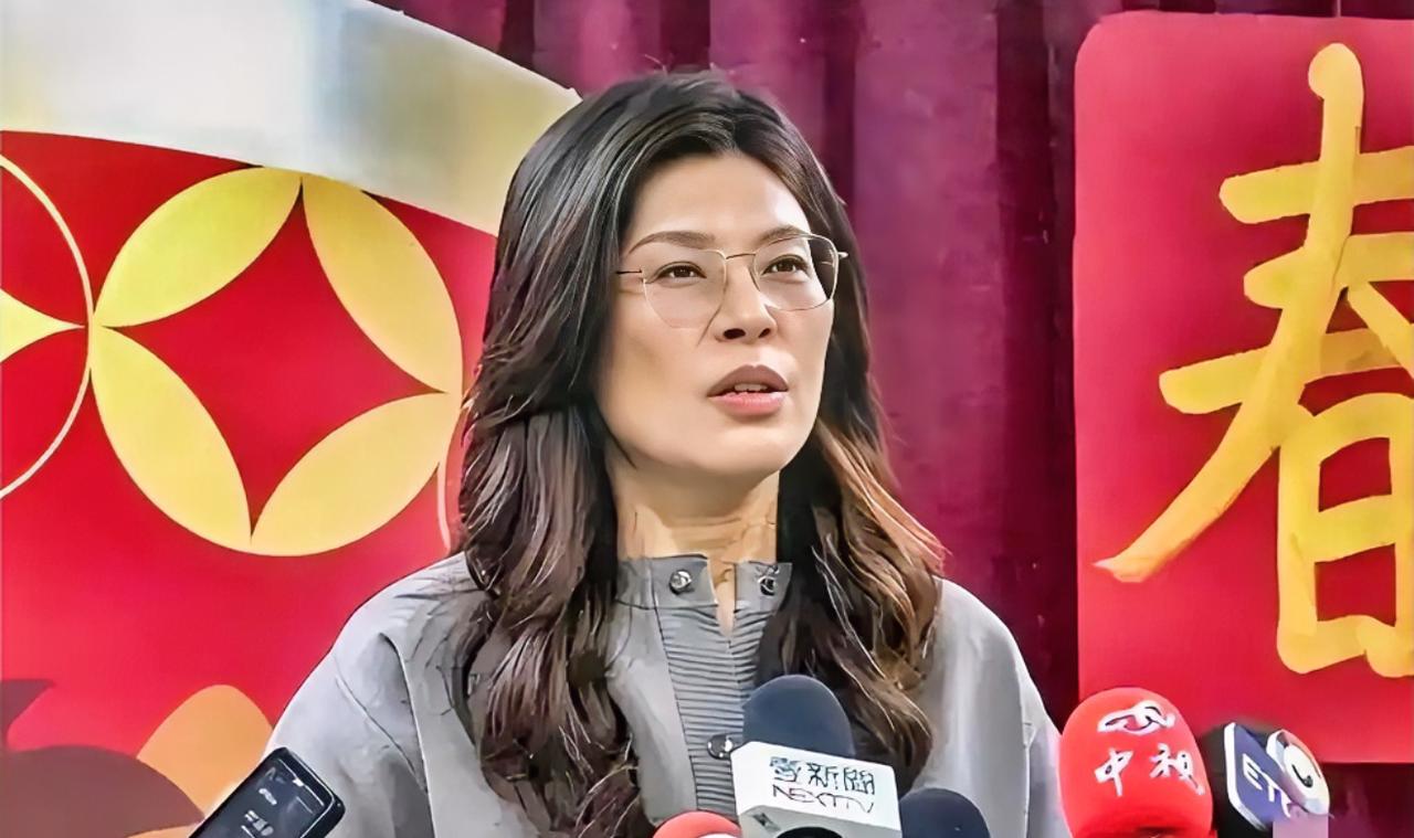 郑丽文表示说：我父亲并不是1949年来到台湾的，是在50年代经过金三角来到台湾，