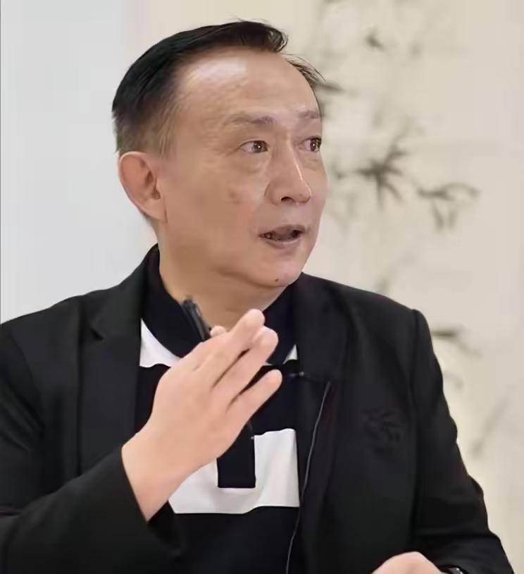 有人竟想把水电气网打包卖给资本，还想用英文论文瞒天过海。

这事儿，正是经济学家