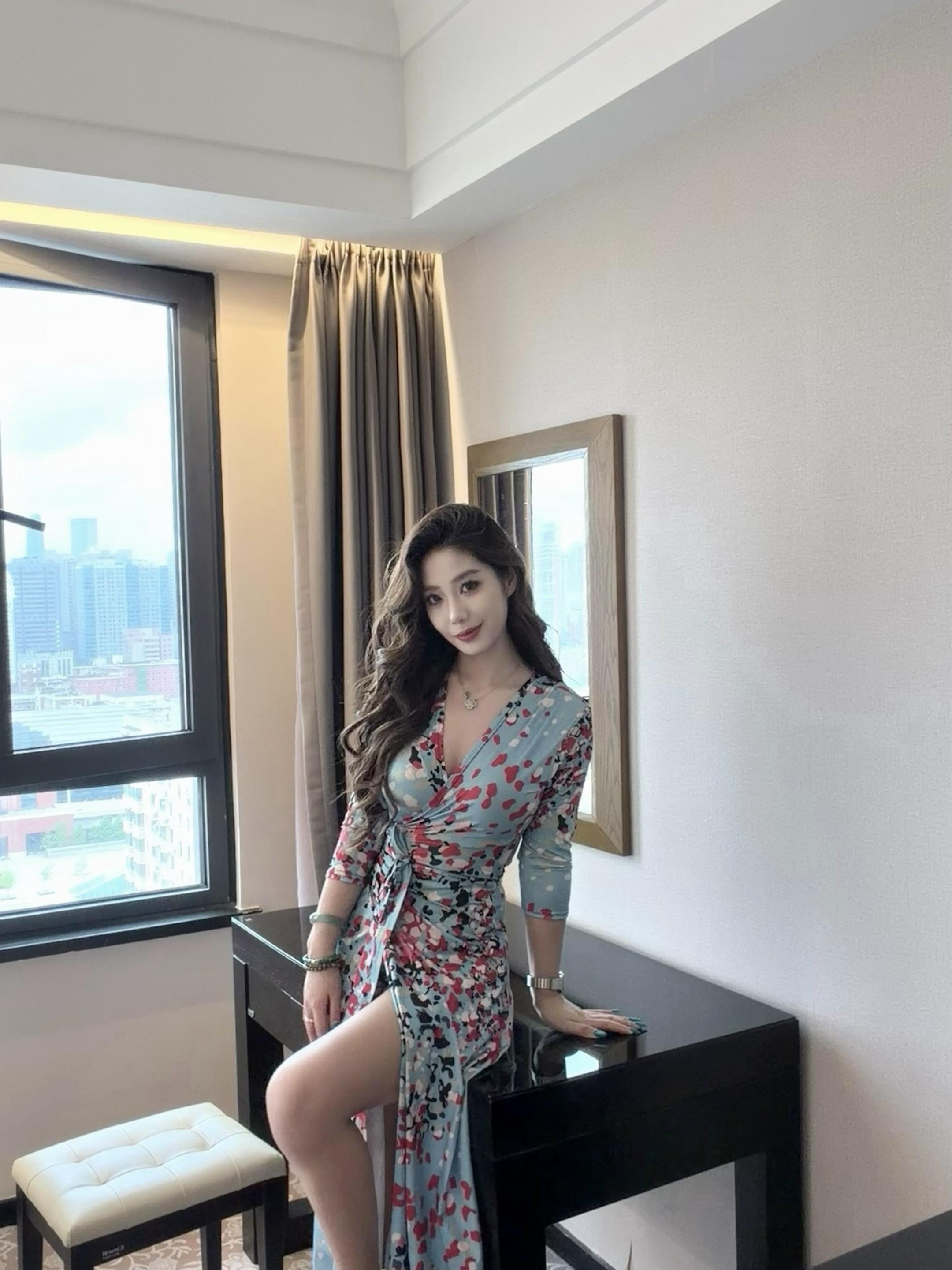 你总好奇我是怎样的人 我是那个边哭边搞定所有事情的可爱女人