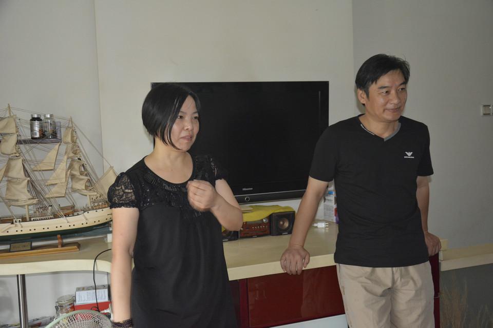 1985年，安徽21岁战士壮烈牺牲，战友方海鹰放弃上军校，替他尽孝，父母感动得泪