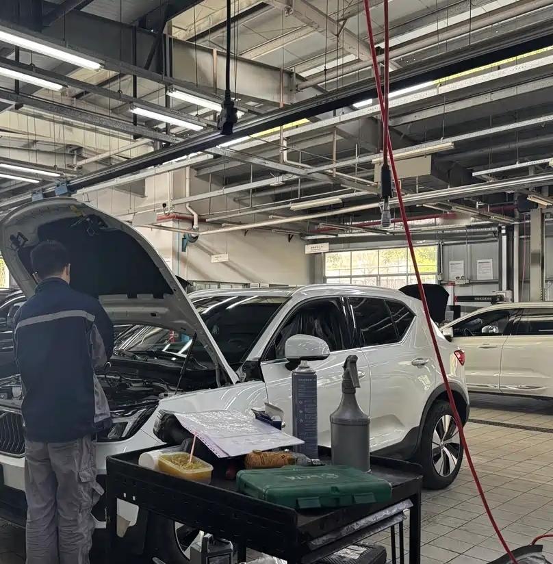 之前开着朋友的汽车去保养，结果发现有一项保养非常的奇怪，叫做发动机润滑，起到的是