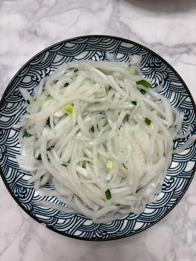 方小丫日记正经八卦中县轶事方厨家 ［孙女开学了，我要把大厨的工作干好！］今晚四菜