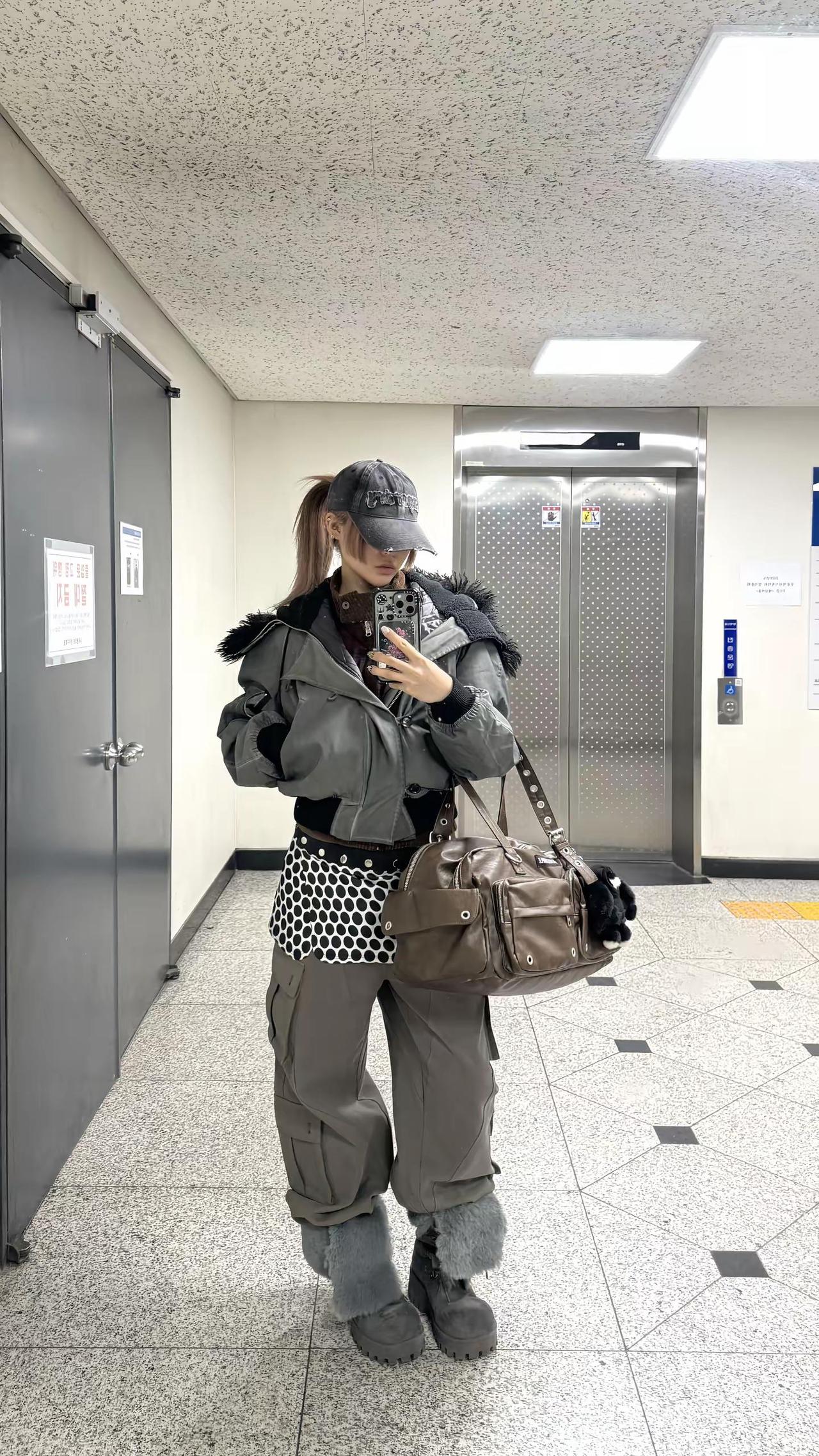 一裤多穿🇰🇷本周的早十穿搭合集。但是大家应该都放假了吧 新年快乐hello时