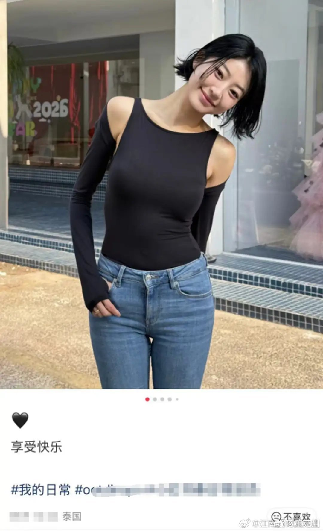 纪凌尘和韩国女友云希泰国度假网友泰国偶遇纪凌尘好漂亮的云希，两人好般配 