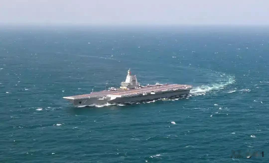 台军F-16“偷拍”福建舰？真相是不敢近还闹笑话
 
台军高调晒出F-16拍的福