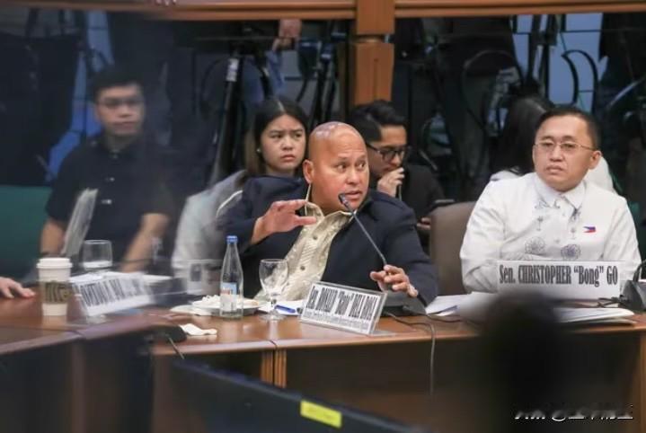 菲律宾参议院财政委员会主席张侨伟周一呼吁参议员罗纳德·德拉罗萨就其缺席参议院会议