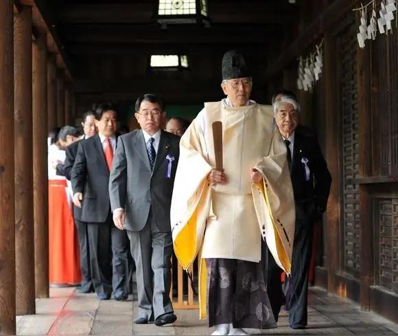 91岁日本老兵采访封神！喊着要再战，却死死护住儿孙：绝对不去
 
一段2016年