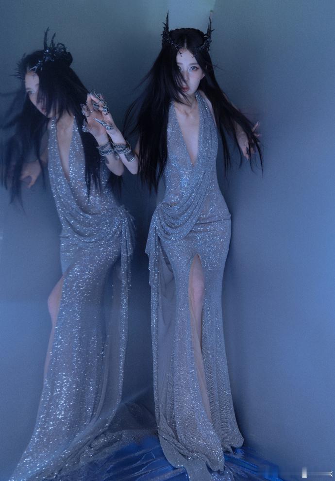 赵昭仪好长的一条人 难怪大家都羡慕赵昭仪的身材！细长又匀称，往那一站就自带高级感