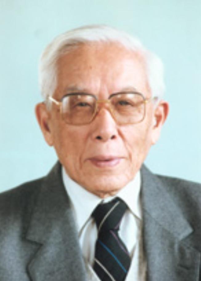 1993年，92岁的前北大校长周培源晨练回家后，对着妻子说：“我爱你！”妻子回看