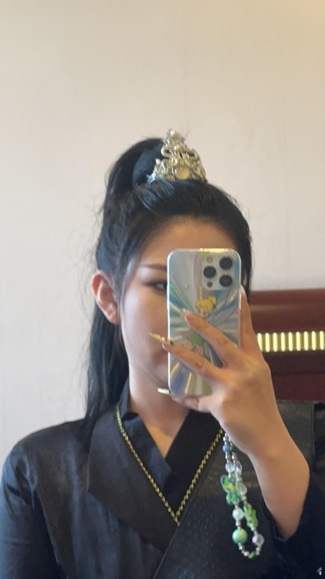 大家七夕节快乐～为了凑够九宫格分享一下我的极限横店探班生活和微博老师们一起开心恰