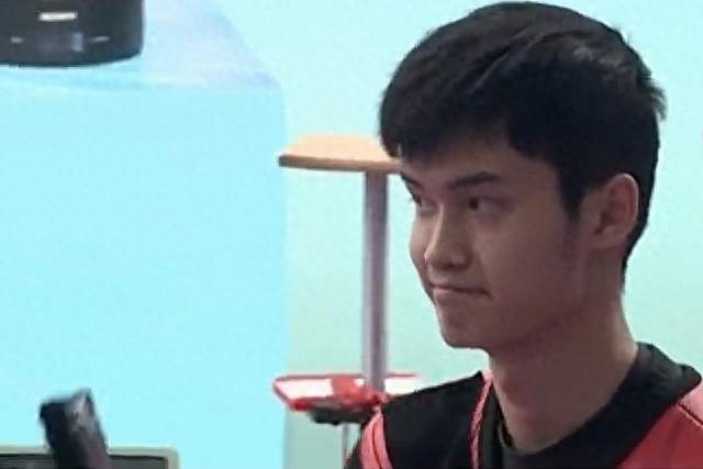 中国队男子10米气步枪团体破纪录夺金