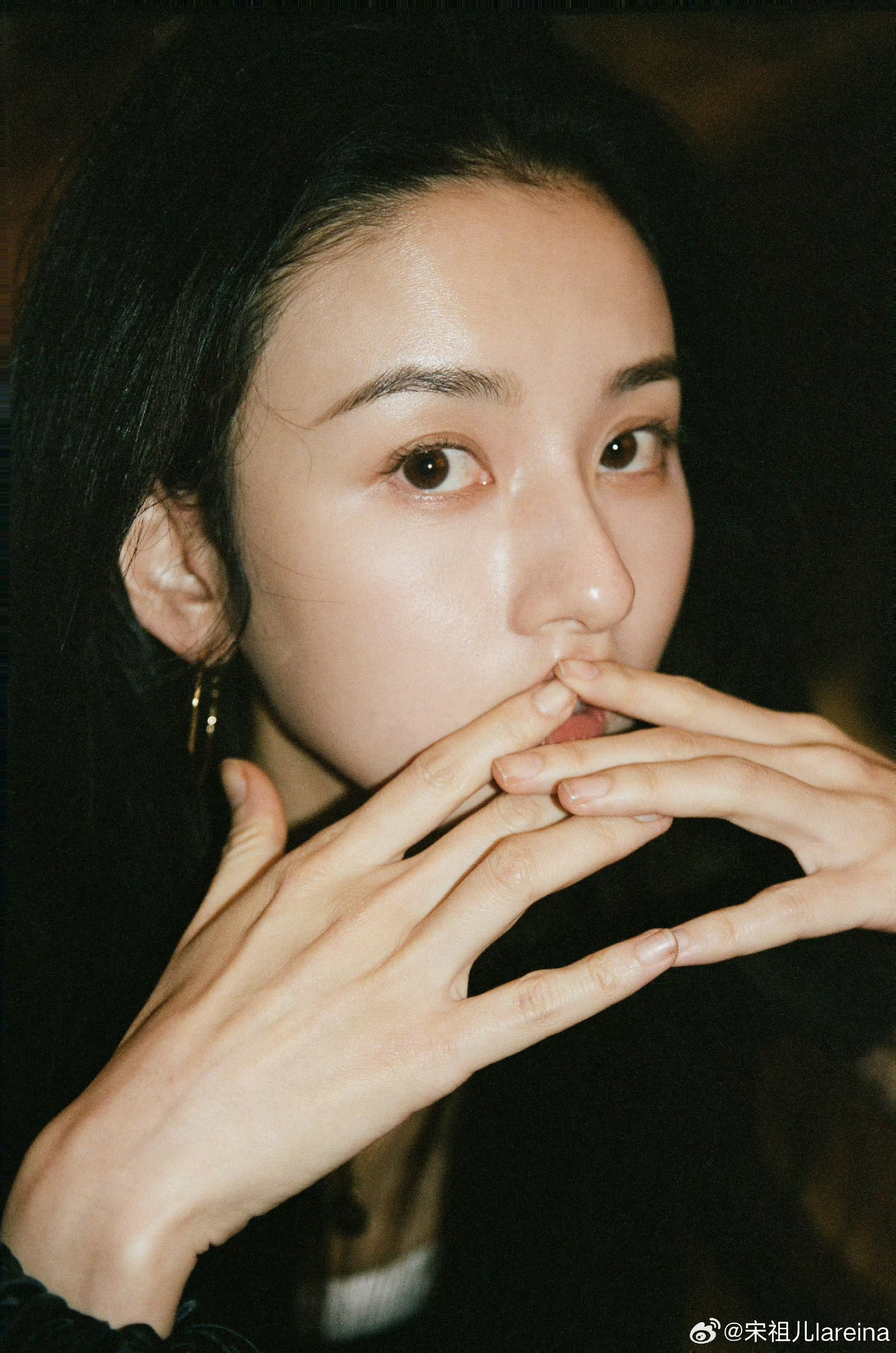 宋祖儿好清晰的眉眼宋祖儿分享高清怼脸拍被宋祖儿这组胶片怼脸惊艳，清晰眉眼自带灵气