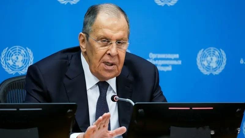 在外交的棋盘上，拉夫罗夫突然抛出一枚橄榄枝：他愿意和美国国务卿卢比奥坐下来聊聊，