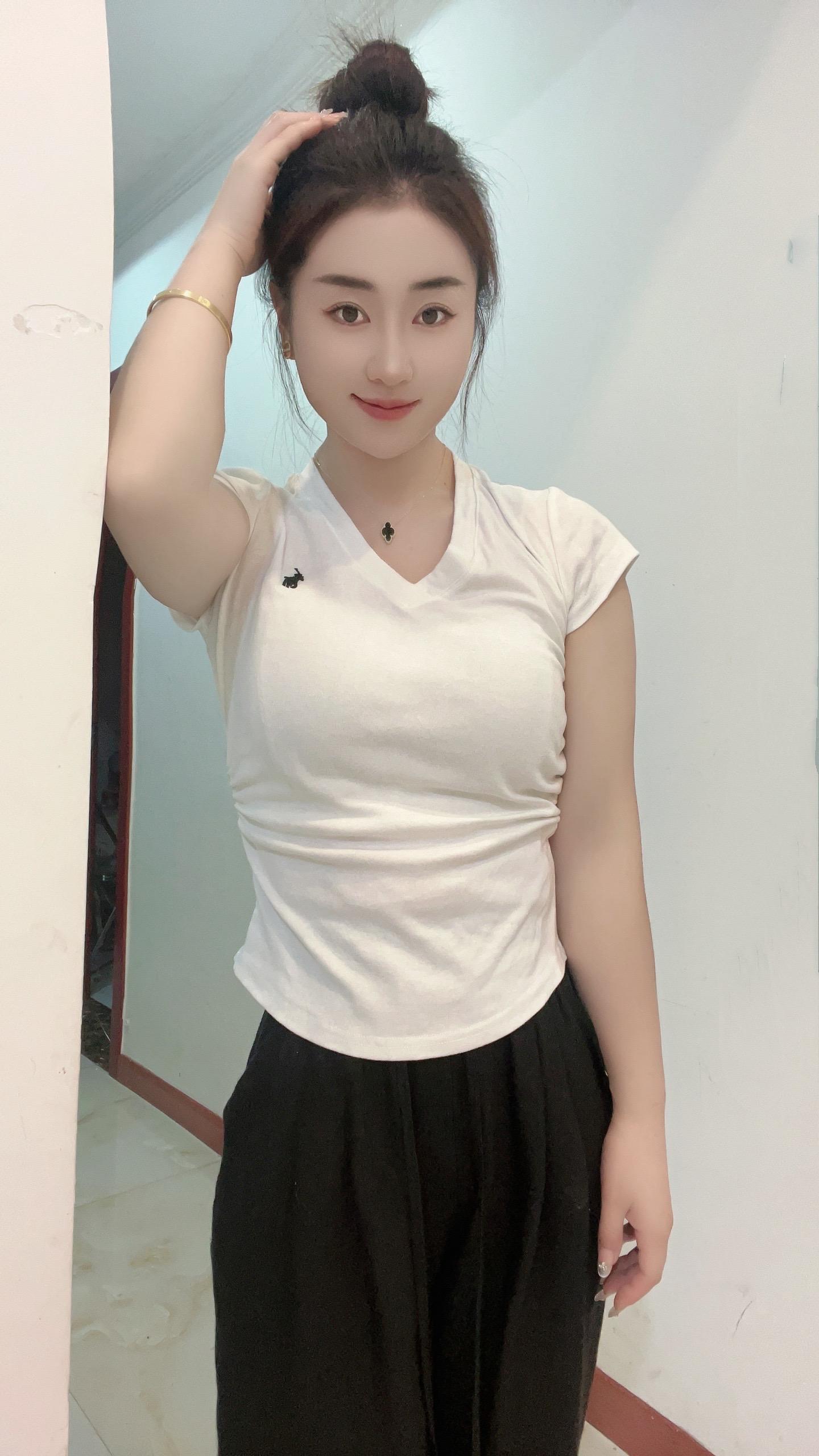 男人爱女人的四种表现: 第一、不舍得对你乱发脾气； 第二、吵架的时候会...
