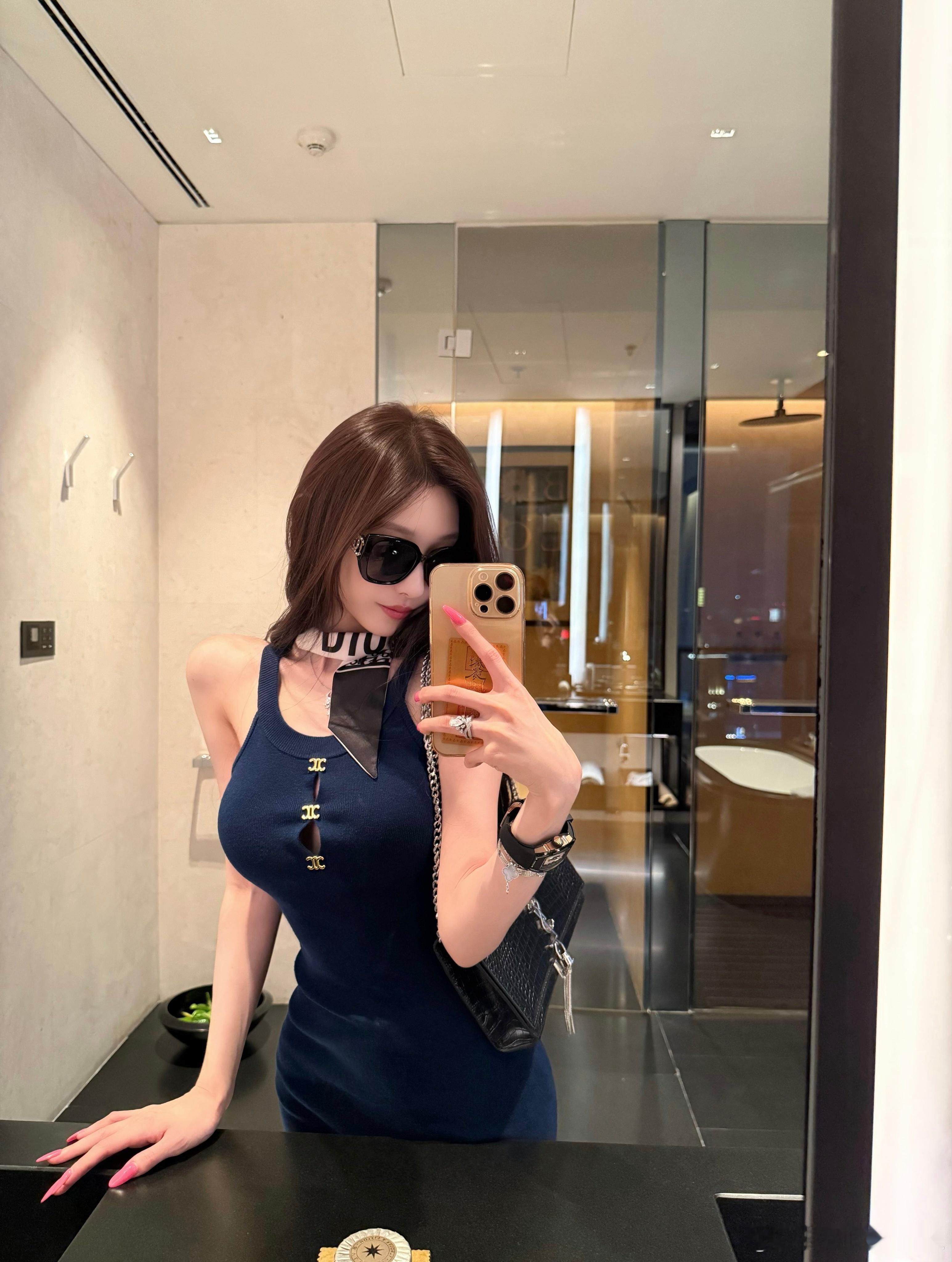 又摆烂了一阵不更新 还有人给我点赞吗[微笑]  ​​​