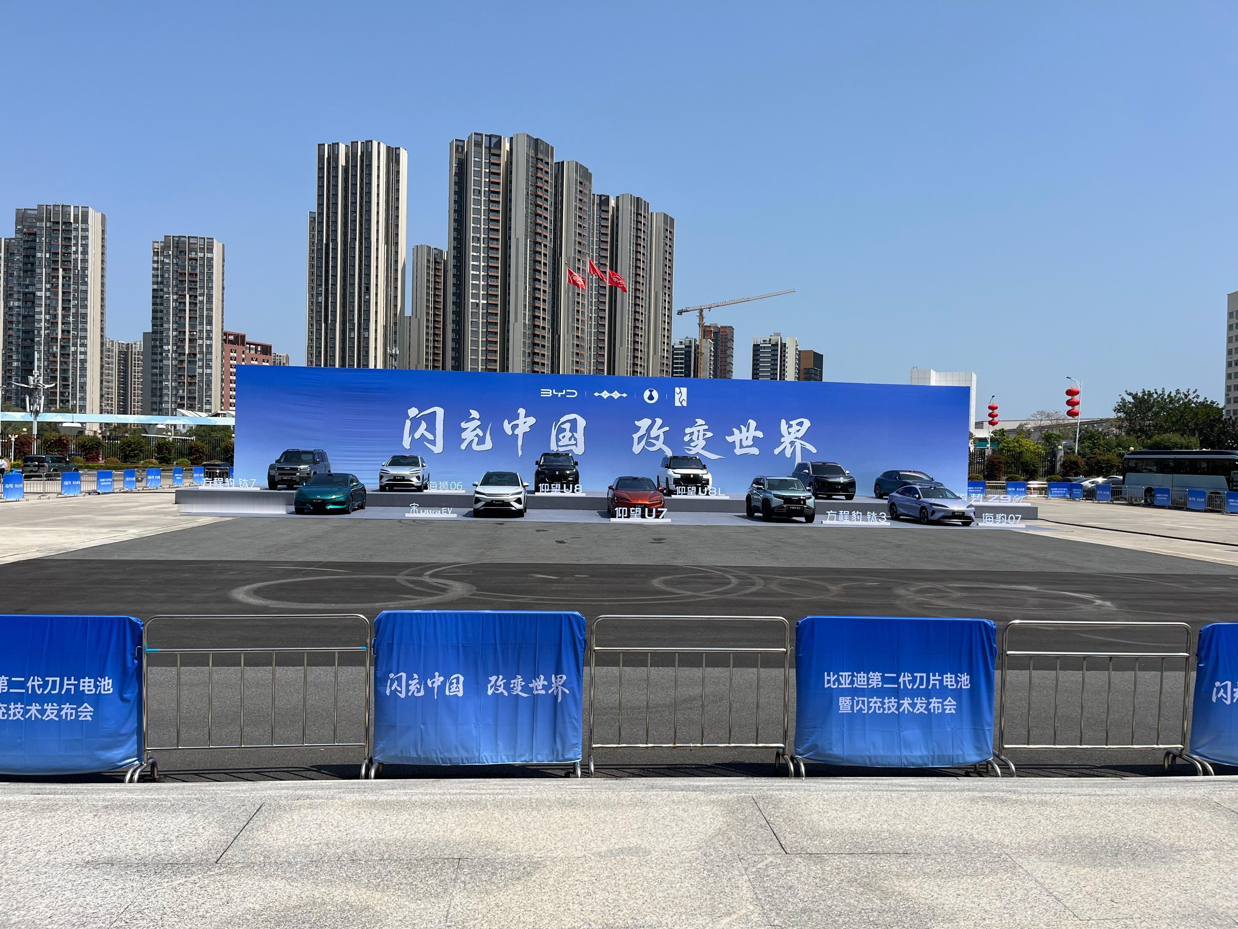 迪子你能让友商喘口气不闪充已经是断崖领先了，你如果在智能化也大幅度提升，他们可能