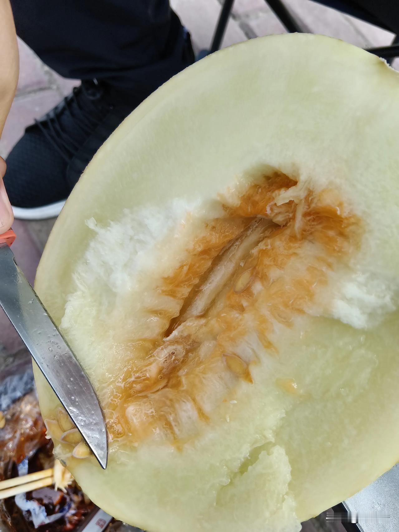 兰州是名副其实的瓜果之城，你们敢不敢相信？

今年在兰州这个城市随随便便买一个蜜