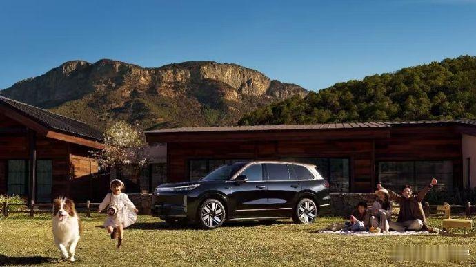 吉利银河M9高定版来了真的被吉利银河M9黑金智曜版惊艳到了！25.98万的定价，