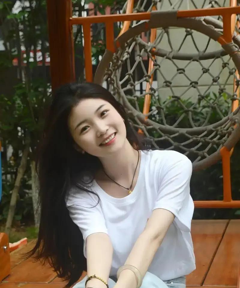 幼师会计医生又被拎出来当“好嫁榜”前三名。

刷手机十条里八条都在说“娶到这三种