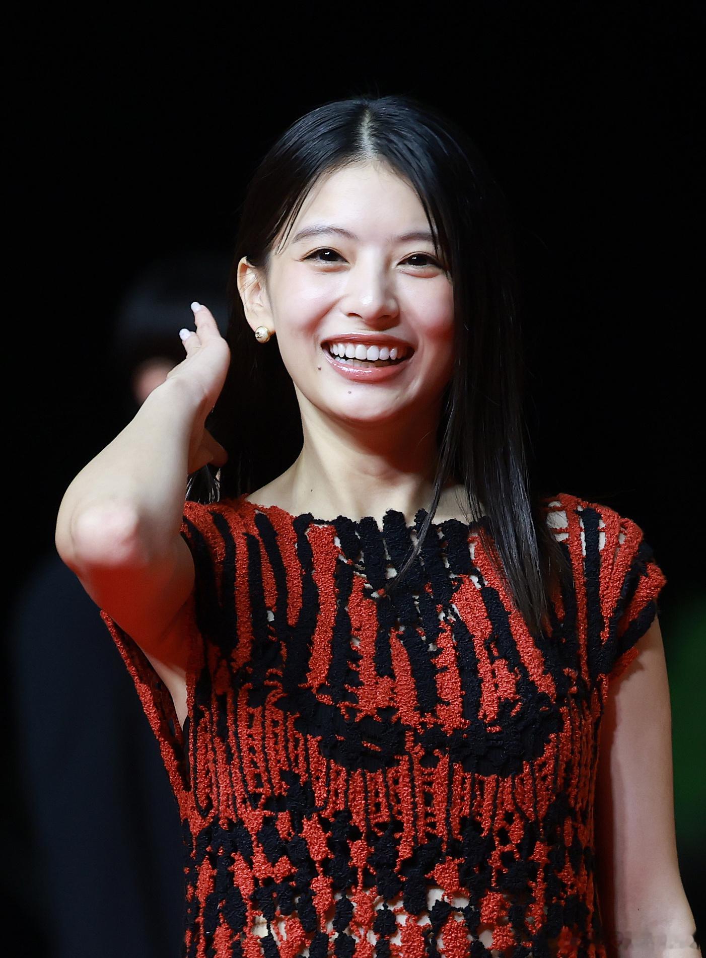 釜山国际电影节开幕式上的出口夏希和《蓦然回首》剧组 ​​​