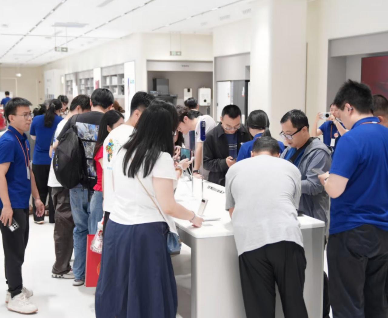 曝小米新机大受欢迎！9月24日上午，有业内人士称小米18Pro系列新品发布后，多