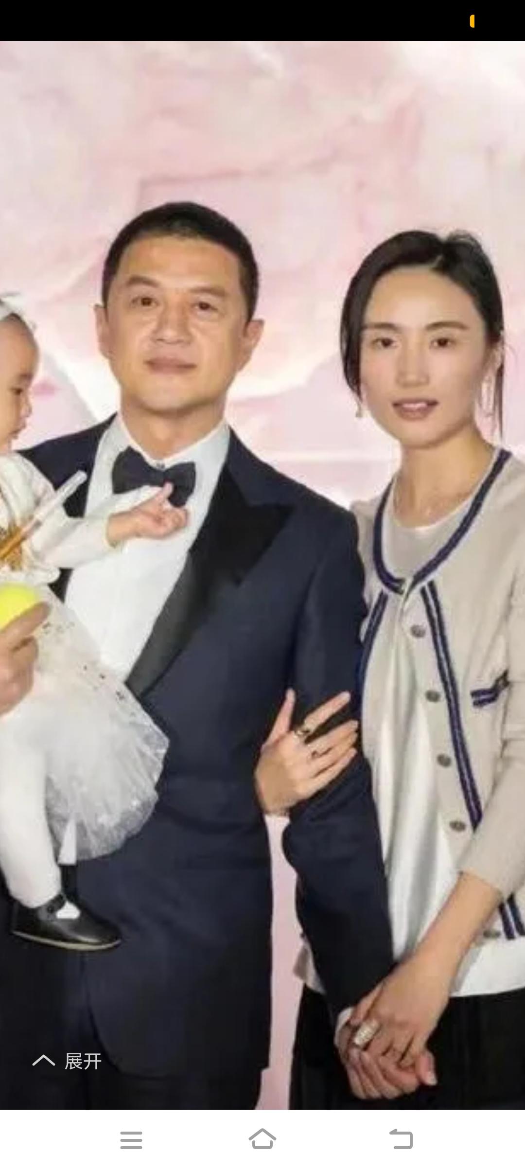 关于李亚鹏官宣离婚的事，大家议论纷纷。
有人说李亚鹏再度离婚，是因为他投资失败了