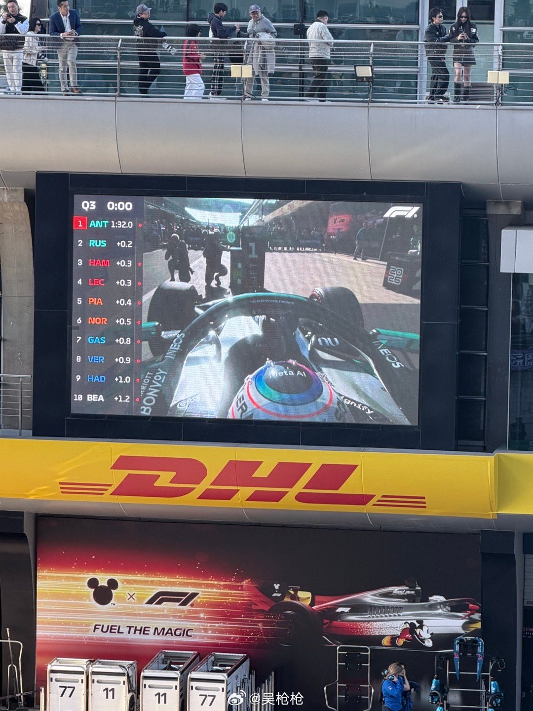 艾玛 我今天被奔驰迷倒了哈哈哈哈哈 真特么牛逼 