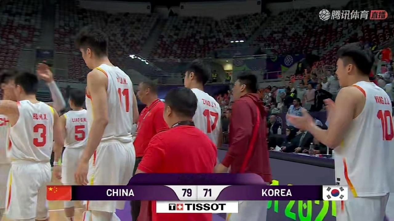 79:71男篮险胜韩国，全场仅3个半人能用！
得分全靠胡金秋、王俊杰；整个后卫线