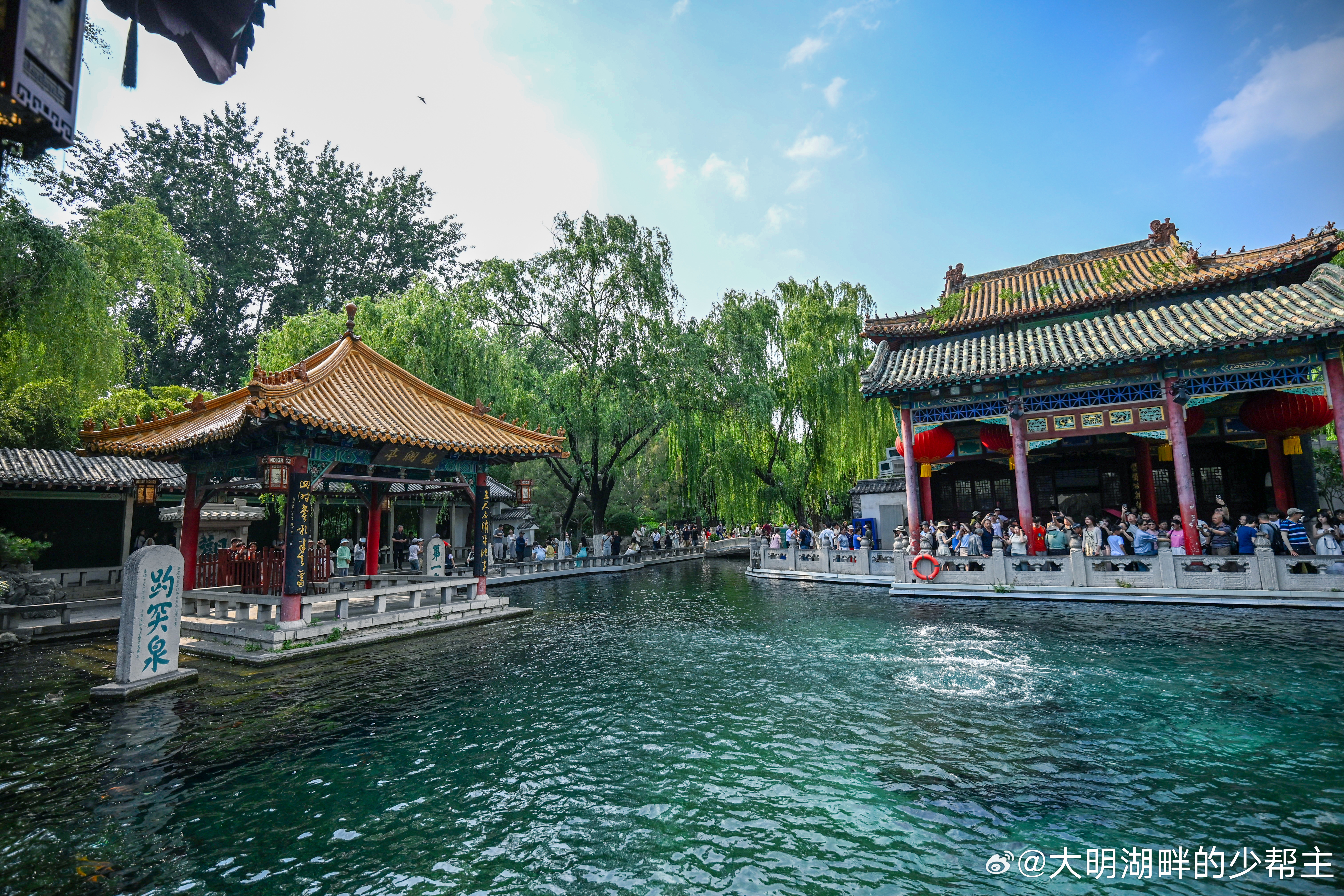 🌿济南的初夏，是被趵突泉“冰镇”过的碧绿色最近济南的气温刚刚好，走进趵突泉，真