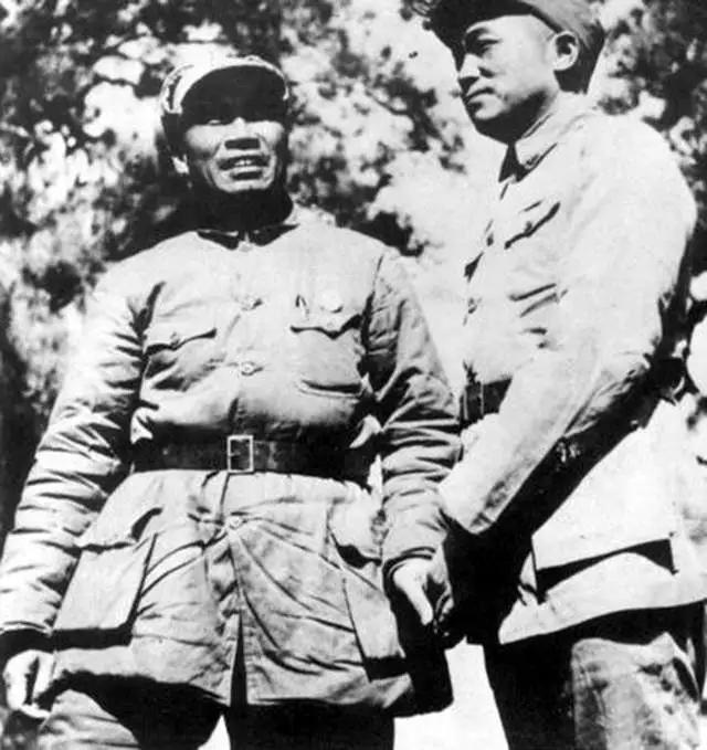1952年，彭老总自朝鲜前线返京汇报。与毛主席长谈至深夜后，疲惫的他欲洗热水澡，