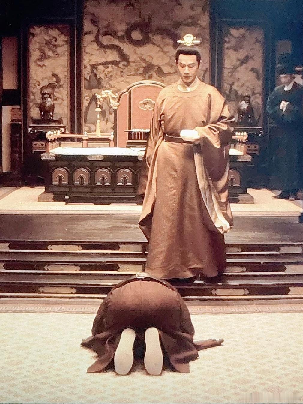 眼镜自动聚焦圆润的东西 