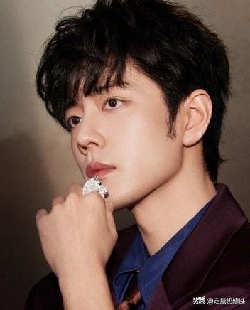 顶级珠宝才能配得上顶级大气优雅高贵的肖战啊肖战微博之夜 肖战官宣微博之夜 马头戒