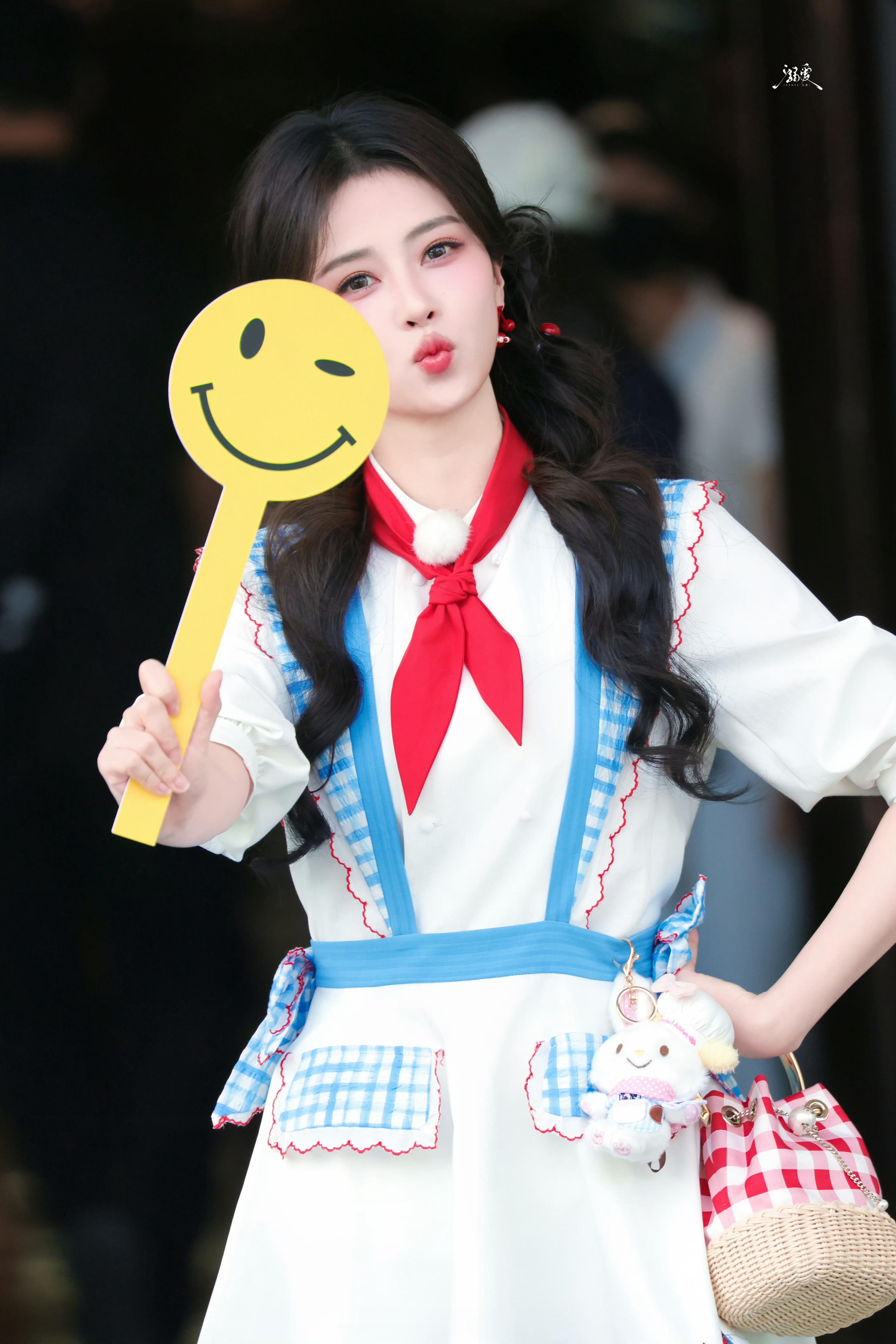 白鹿今日奔跑吧录制上班今天是可爱小厨娘，又是充满元气的一天跑男录制顺利白鹿白鹿