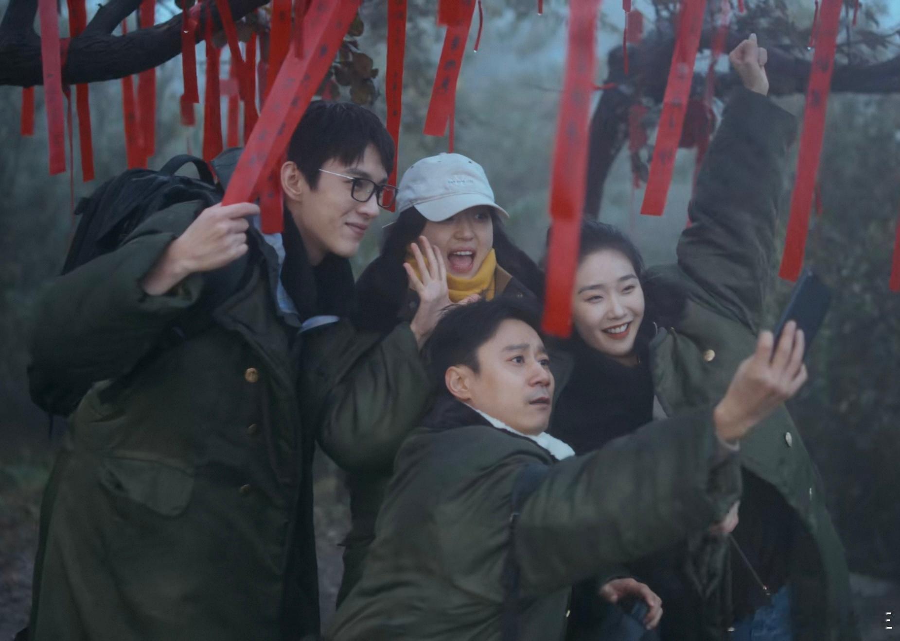 你们一家四口把日子过好比什么都强[捂嘴哭] ​​​