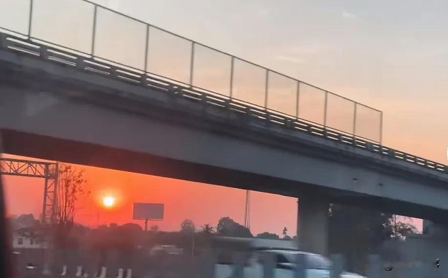 一个女人，最大的悲哀就是找一个窝囊男人
﹍﹍
我今年50岁，死的心都有。
这辈子