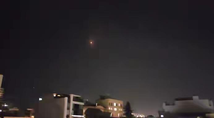 以军对德黑兰新一轮大规模空袭 伊称“摧毁”美直升机基地