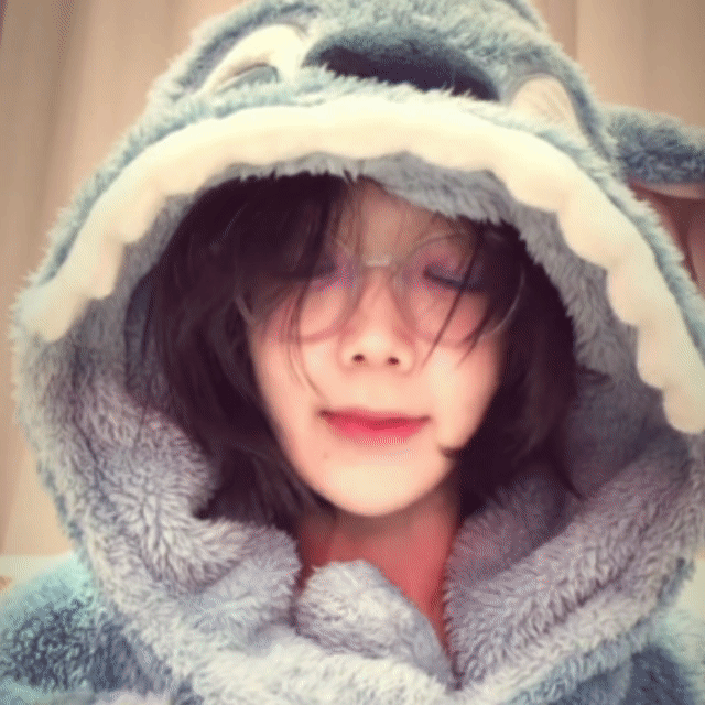 芝士娱乐 被希林娜依高萌到是人之常情🥹今日份营业的也太可爱了吧 希林娜依高