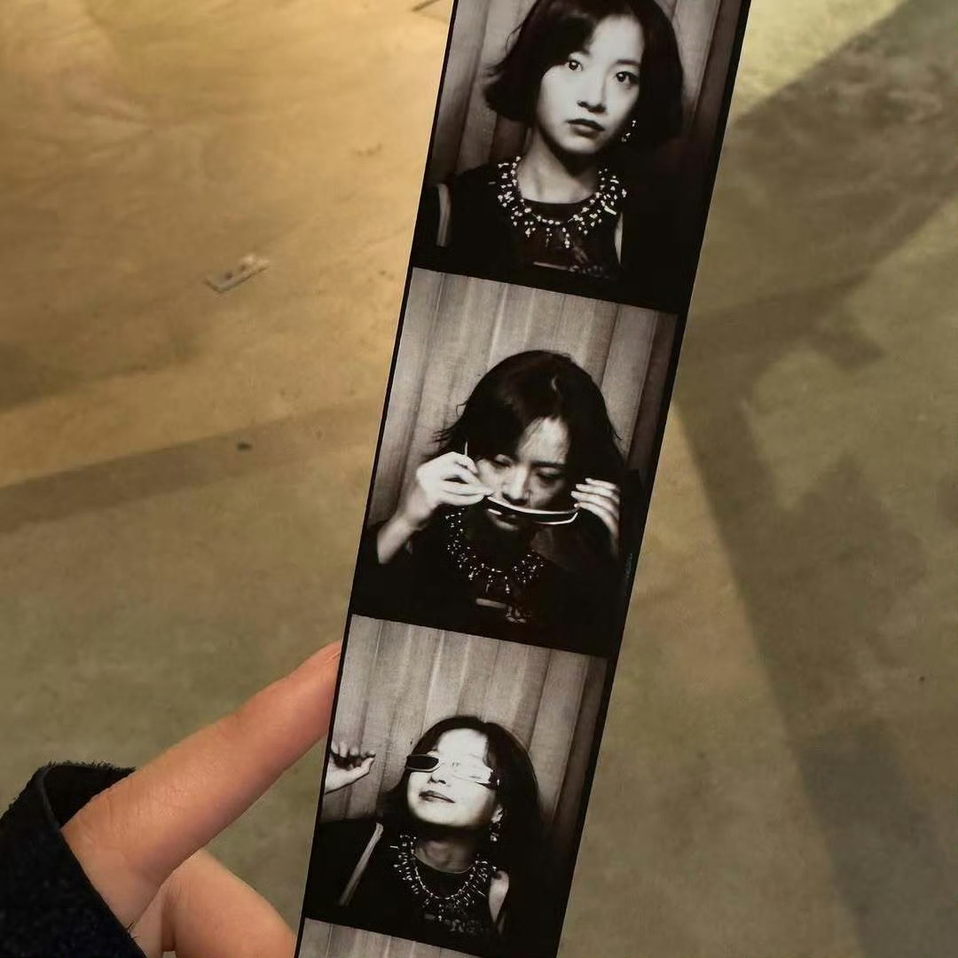 李庚希年纪小小已经事业非常成功了，未来期待更多优秀作品和我们见面！ 